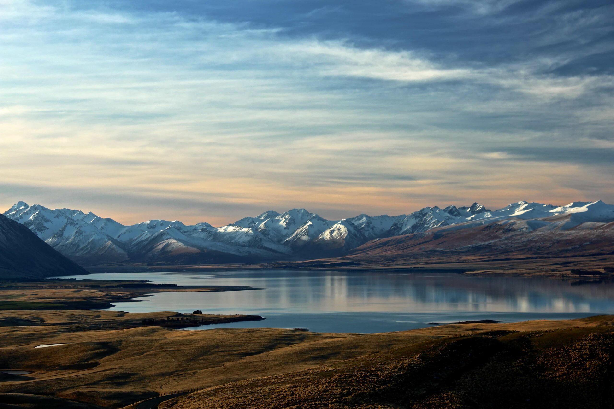 EmMergo Mountains Background